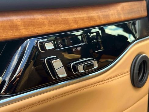 Certified 2024 Jeep Grand Wagoneer Series III w/ Rear Seat Video Group 1 AWD/4WD image 19