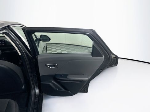 Used 2025 Kia K4 LXS image 29