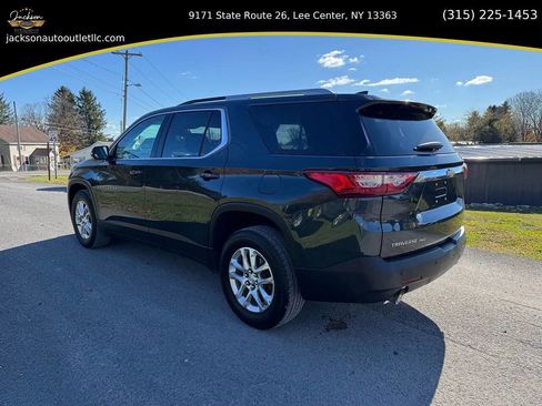 Used 2018 Chevrolet Traverse LT image 2