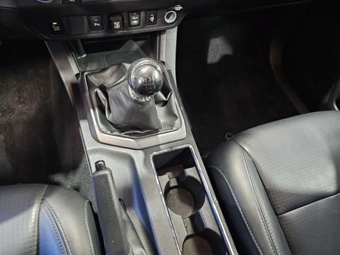 Used 2019 Toyota Tacoma TRD Off-Road w/ TRD Premium Off Road Package AWD/4WD image 18