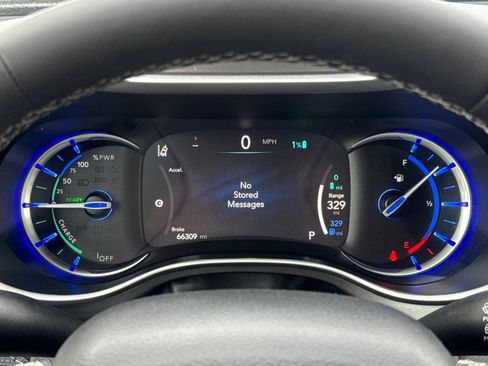 Used 2024 Chrysler Pacifica Select image 29