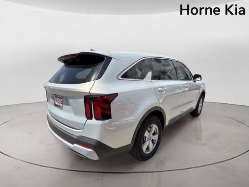 New 2026 Kia Sorento LX FWD image 4