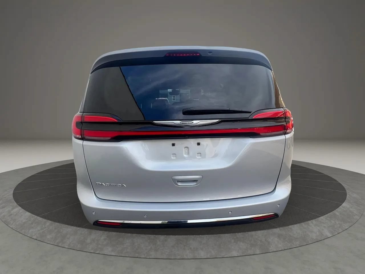 Used 2024 Chrysler Pacifica Touring-L FWD image 6