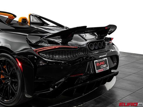 Used 2022 McLaren 765LT RWD image 21