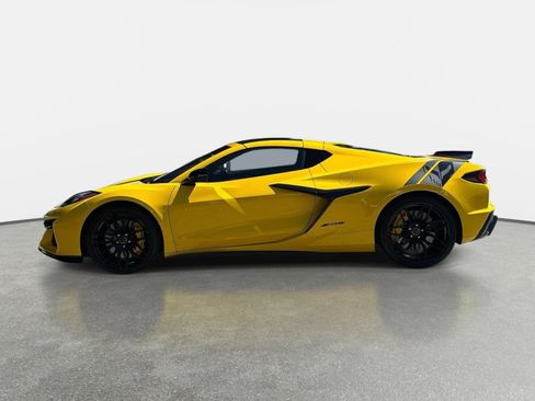 Used 2025 Chevrolet Corvette Z06 RWD image 6