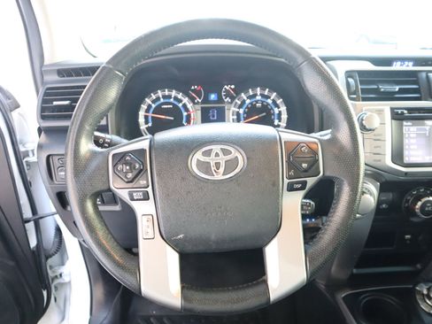 Used 2019 Toyota 4Runner SR5 AWD/4WD image 33