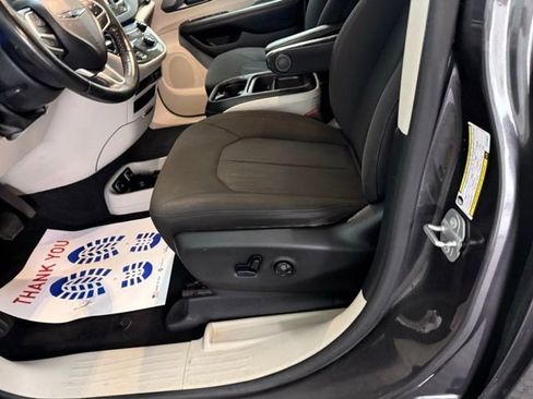 Used 2020 Chrysler Pacifica Touring w/ Cold Weather Group image 19