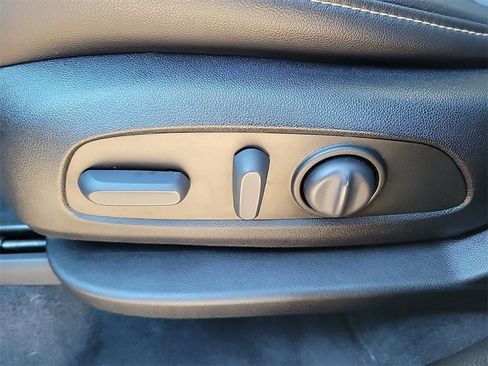 Used 2023 Chevrolet Traverse LT image 17