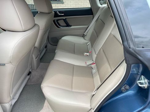 Used 2007 Subaru Outback 2.5i Limited L.L. Bean AWD/4WD image 36