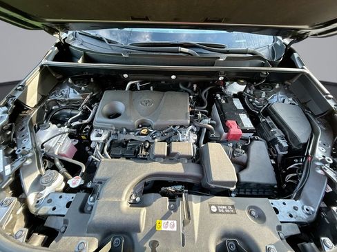 Used 2025 Toyota RAV4 XLE FWD image 33