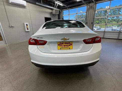 Used 2018 Chevrolet Malibu LS FWD image 4