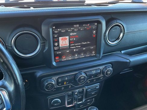 Used 2020 Jeep Wrangler Unlimited Sahara image 6