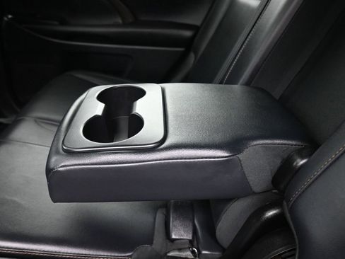 Used 2019 Toyota Highlander XLE image 36