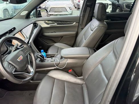 Used 2025 Cadillac XT6 Premium Luxury w/ LPO, Floor Liner Package AWD/4WD image 7
