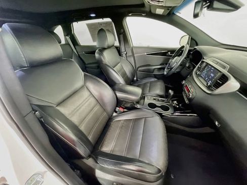 Used 2019 Kia Sorento SX FWD image 32