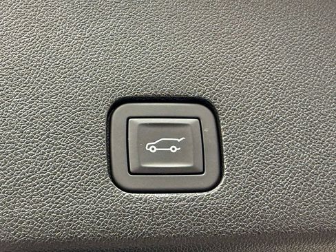 Used 2025 Cadillac XT6 Premium Luxury AWD/4WD image 12