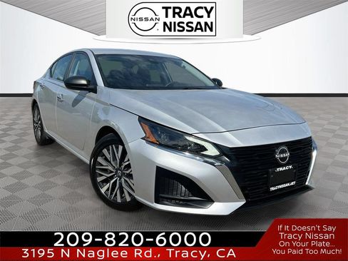 Used 2024 Nissan Altima 2.5 SV FWD image 1