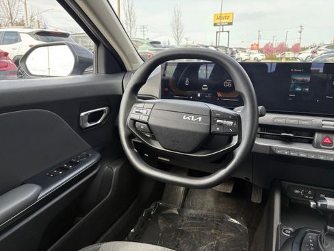 Used 2025 Kia K4 LXS image 33