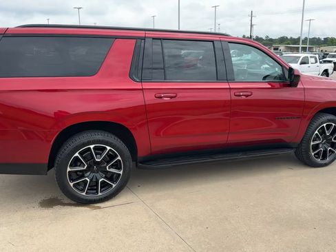 Used 2024 Chevrolet Suburban RST w/ Max Trailering Package AWD/4WD image 9