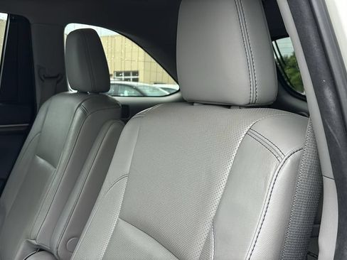 Used 2014 Toyota Highlander Limited w/ Driver Technology Package AWD/4WD image 30