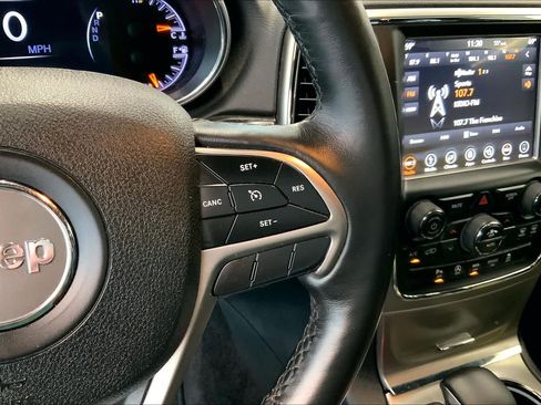 Used 2018 Jeep Grand Cherokee Altitude RWD image 25