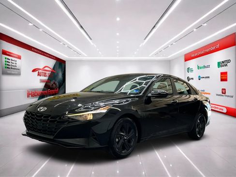 Used 2022 Hyundai Elantra SEL FWD image 3