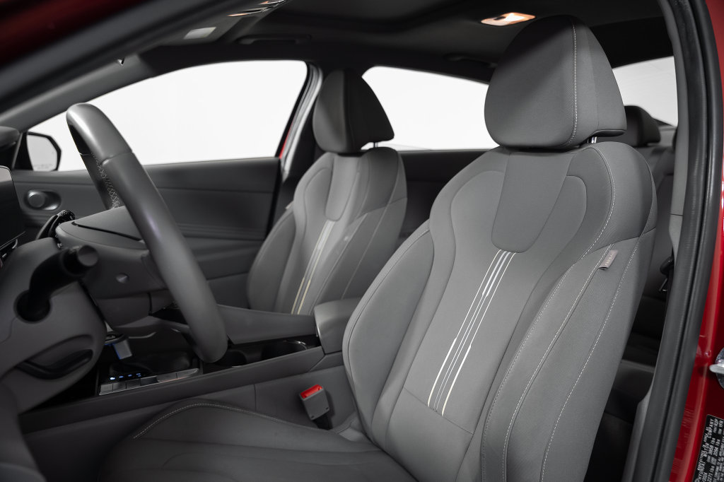 Certified 2025 Hyundai Elantra SEL FWD image 21