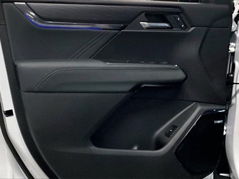 Used 2025 GMC Acadia AT4 image 19