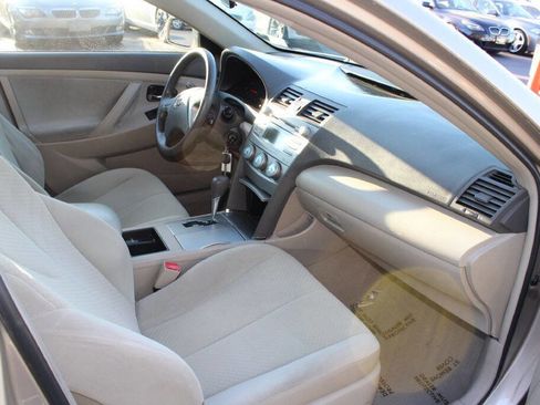Used 2009 Toyota Camry LE w/ Fleet Convenience Pkg image 11