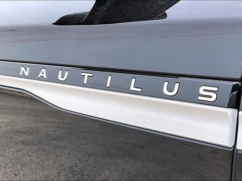 Used 2025 Lincoln Nautilus Premier image 29