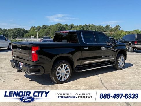 Used 2025 Chevrolet Silverado 1500 High Country w/ High Country Premium Package AWD/4WD image 3