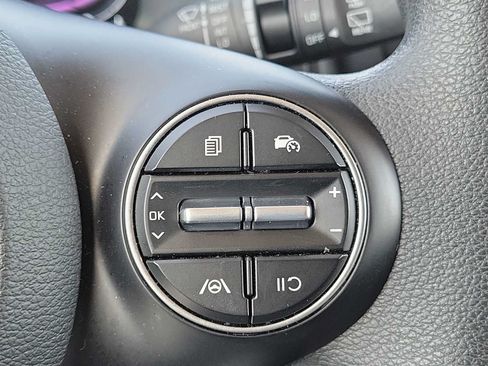 Used 2025 Kia Soul LX w/ LX Technology Package FWD image 23