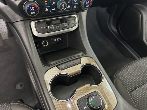 Used 2023 GMC Acadia SLE FWD image 20