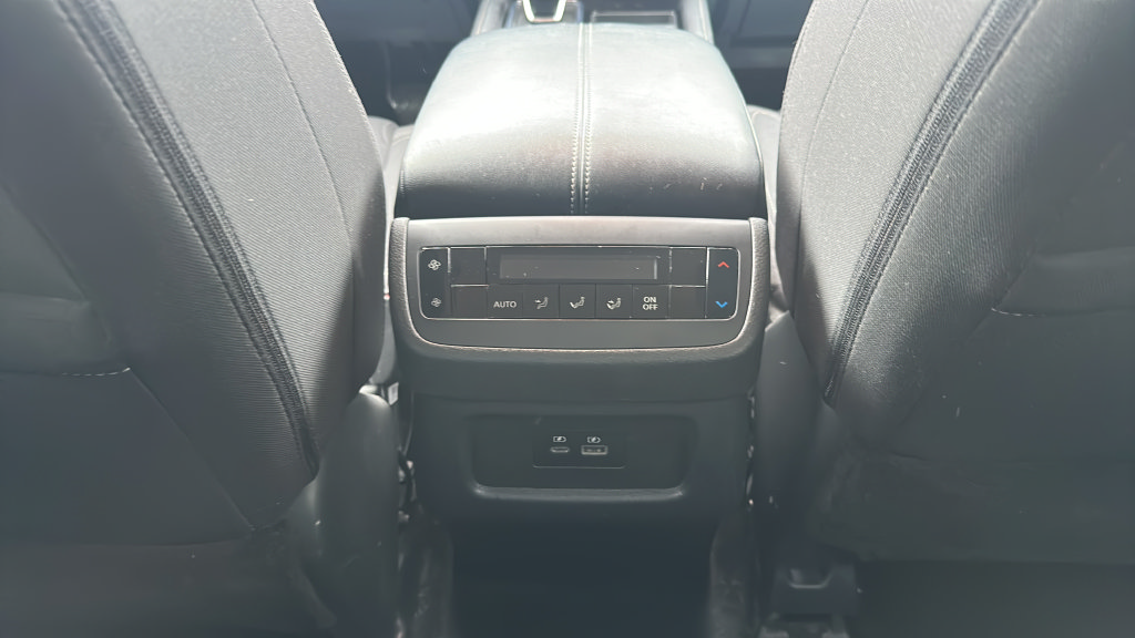 Used 2025 Nissan Pathfinder SV AWD/4WD image 13