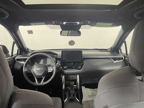 Used 2023 Toyota Corolla Cross AWD Hybrid w/ Moonroof Package image 12