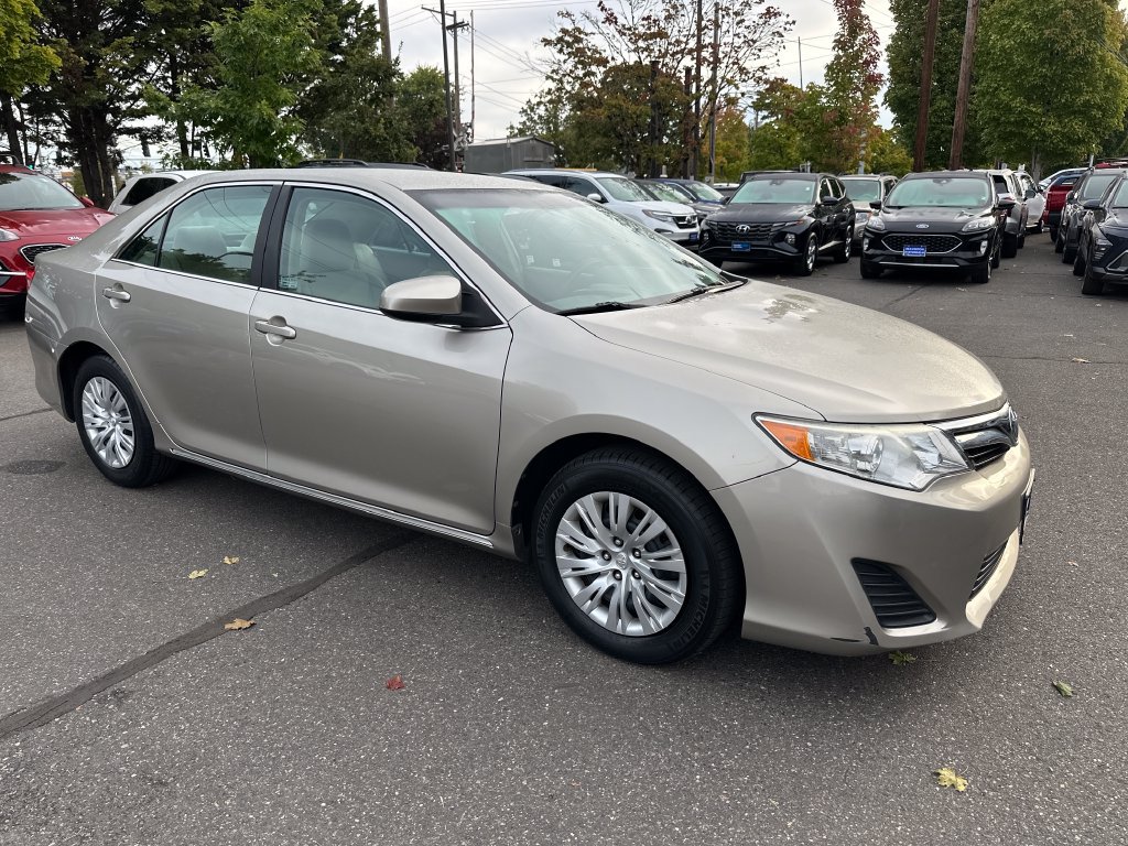 Used 2013 Toyota Camry LE FWD image 8