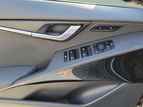 Certified 2023 Kia Niro SX Touring FWD image 13