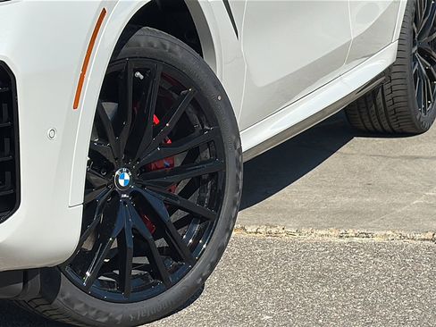 New 2026 BMW X6 xDrive40i w/ Climate Comfort Package image 3