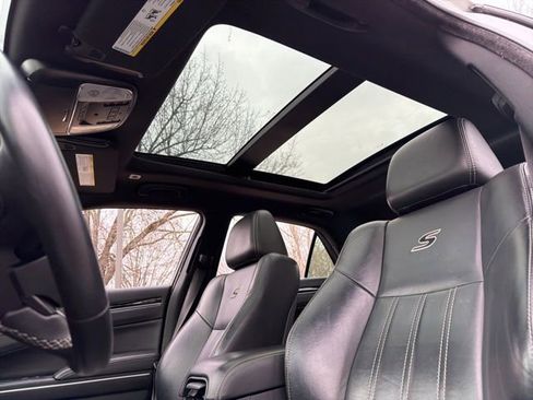 Used 2018 Chrysler 300 S w/ 300S Premium Group image 23