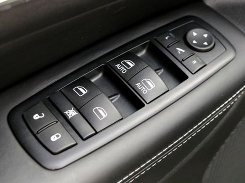 Used 2016 Jeep Grand Cherokee Overland AWD/4WD image 22