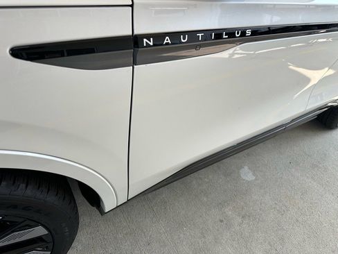 Used 2024 Lincoln Nautilus Reserve w/ Equipment Group 202A image 5