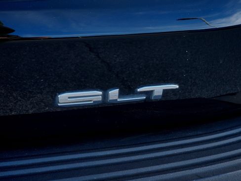 Used 2022 GMC Yukon SLT w/ SLT Premium Package image 12