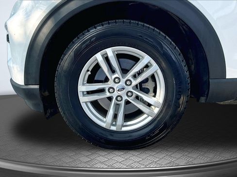 Used 2021 Ford Explorer XLT RWD image 32