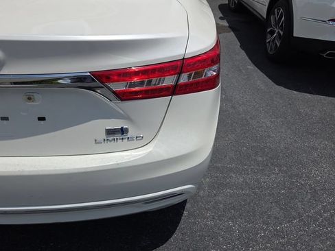 Used 2014 Toyota Avalon Limited w/ Technology Package FWD image 12