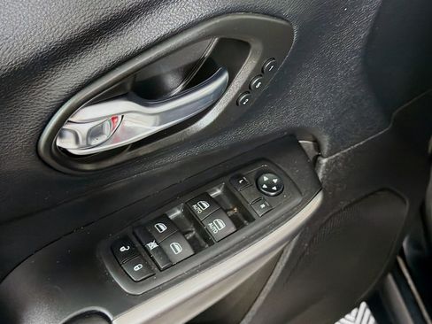 Used 2020 Jeep Cherokee Limited AWD/4WD image 15