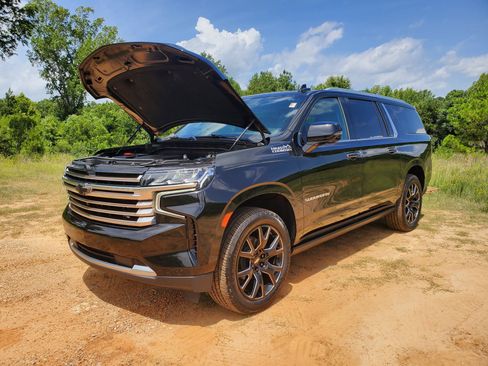 Used 2021 Chevrolet Suburban High Country w/ Premium Package AWD/4WD image 41