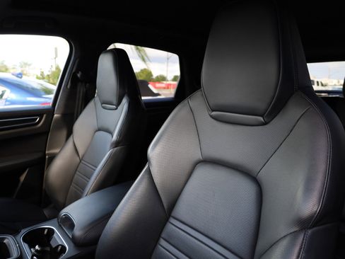 Used 2022 Porsche Cayenne GTS image 6