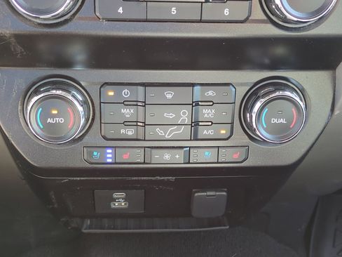 Used 2020 Ford F350 Lariat w/ Chrome Package image 23