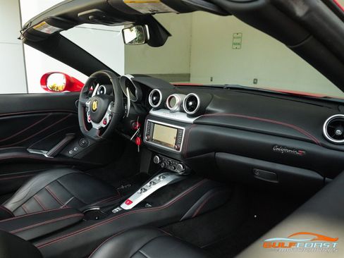 Used 2015 Ferrari California T image 32