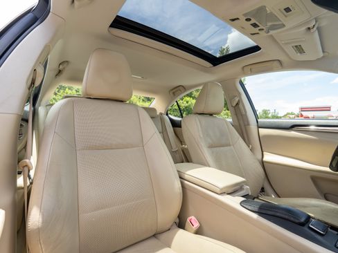 Used 2013 Lexus ES 350 w/ Luxury Pkg FWD image 12